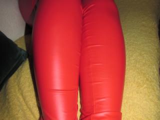 lady in red wetlook leggings 3 of 10