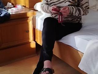 Birkenstocklady GrannyGila dangle for your horny cumtribute