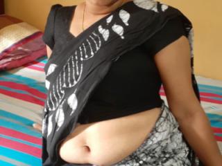sri lankan slut dhanushika saree striping