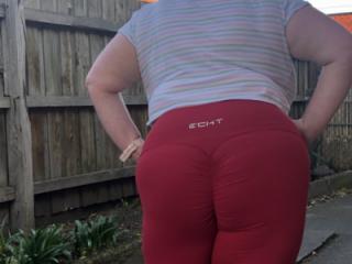 Who loves big gals in scrunch bum leggings ? 9 of 20