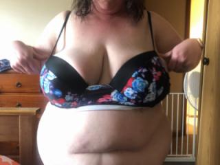 A few snaps of this BBW modelling some new beachwear 10 of 19