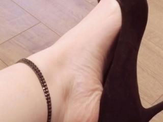 Black toes & heels 1 of 8