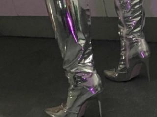 Red lingerie and chromed boots for the evening 6 of 11