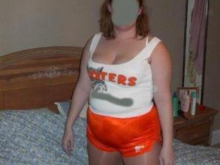 HOOTERS 1 of 6