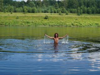 Nude Playing in Volga-river 5 of 20