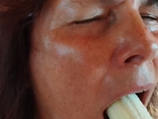 the big banana duel, kiss GrannyGila 2 of 20