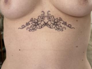 Fake tattoos 1 of 9